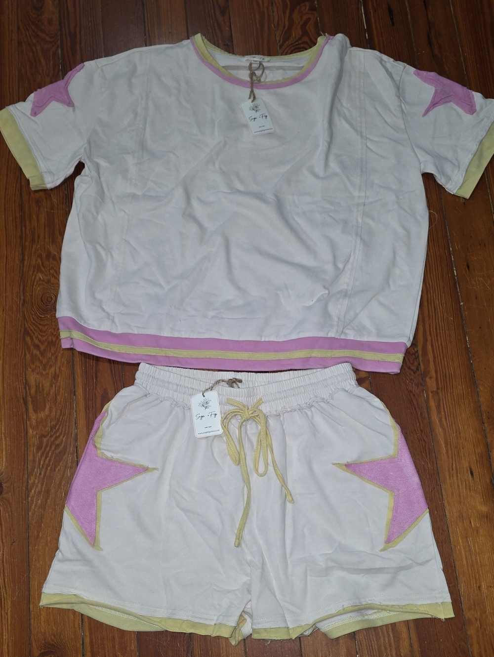 Safe & Fig Two-Piece Pink & Cream Star Top and Shorts Set. NEW Med